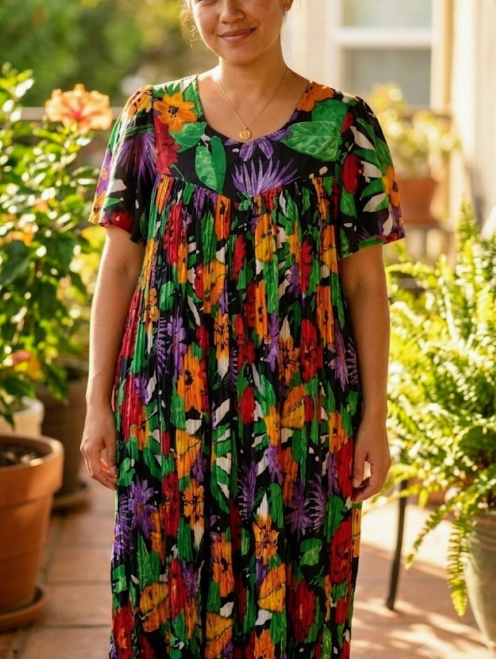 Innovative Floral Pleated Maxi Dress in Black & Multicolor